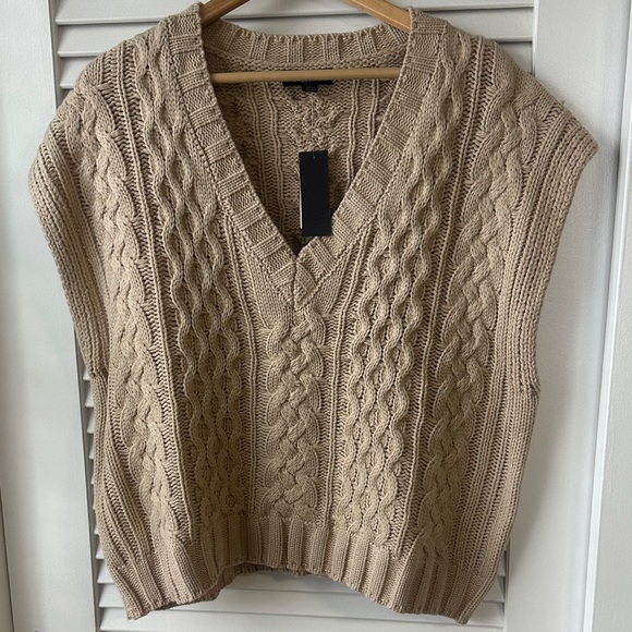 Lea & Viola Sweaters - Cable Knit Camel Sweater Vest NWT size M
